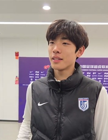  國青歸來上演中超首秀，朱鵬宇：感覺很好，場上大哥們很支持我