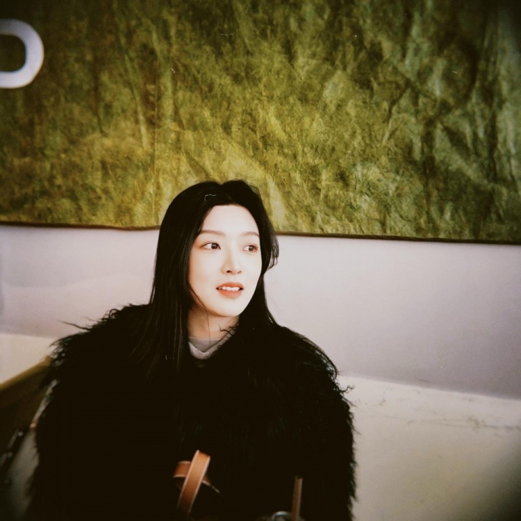  很好看！付豪女友更新社媒曬美照：最近很愛(ài)