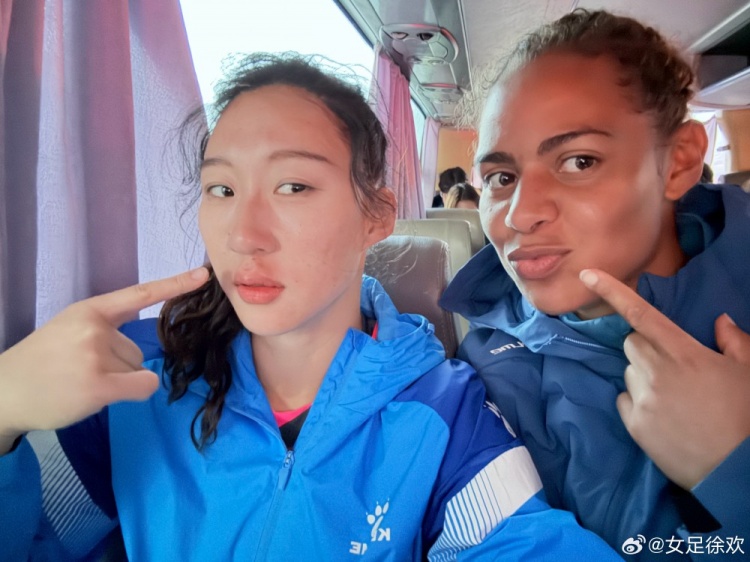 神勇！女足國門徐歡曬照，比賽中被球砸臉仍力保球門不失