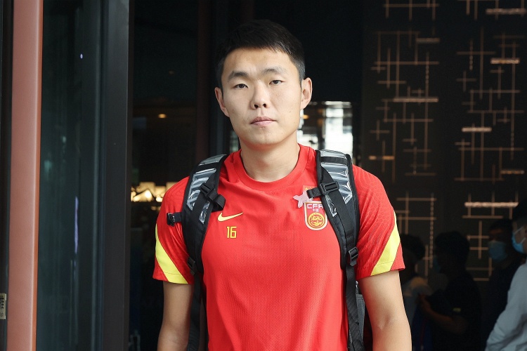  媒體人：國足征召5名邊后衛(wèi)真的有必要嗎？中場堆積眾多8號位