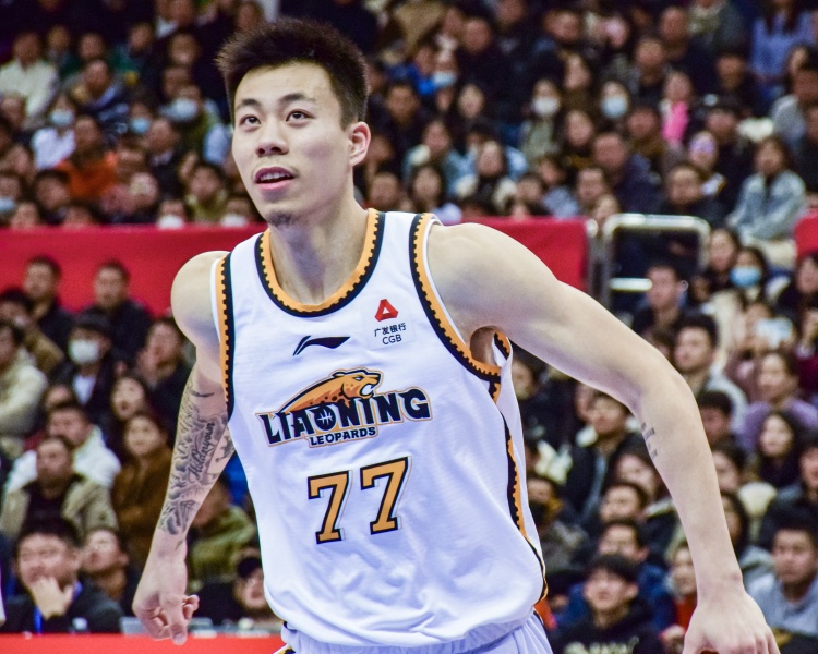  狀態(tài)復蘇！張鎮(zhèn)麟上半場11投7中&三分4中1 拿到15分4板4助2斷